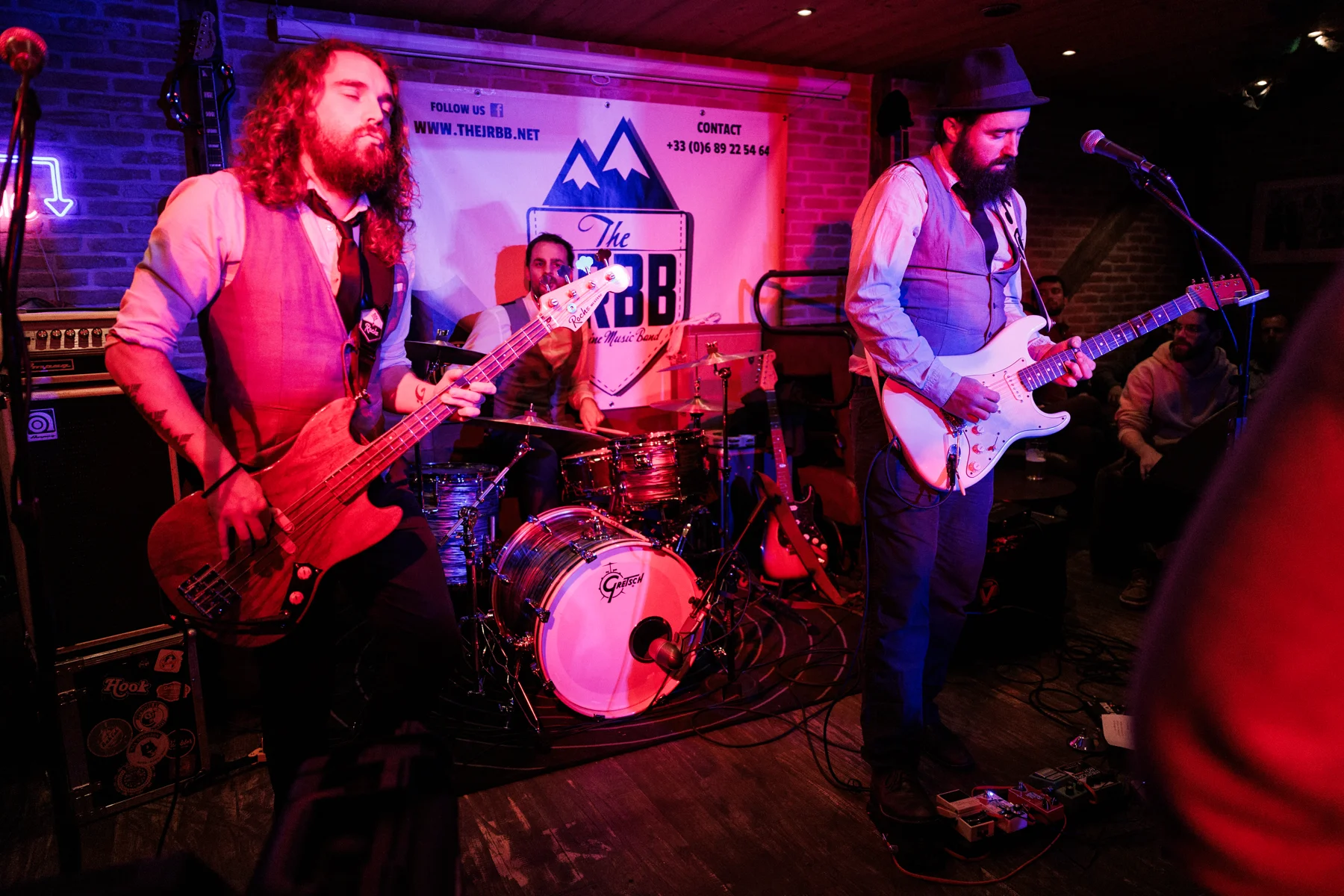 JRBB sur scène à Méribel, guitare électrique, basse et batterie